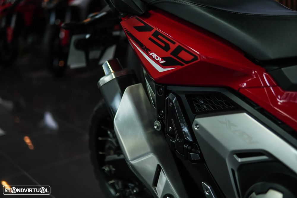 Honda X-ADV 750 - 14