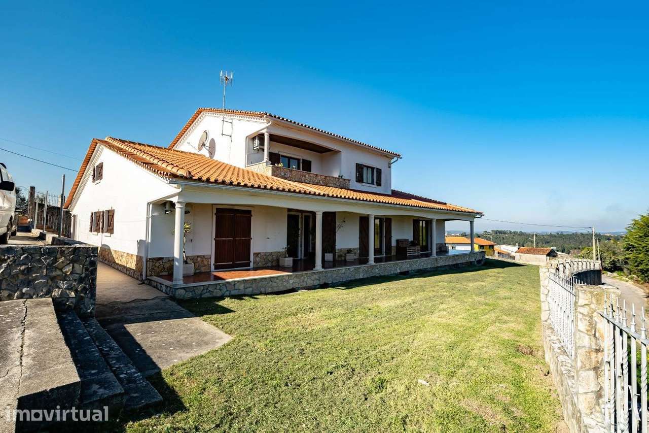 Moradia T5 com Adega, Ginásio e 3 Garagens / Condeixa-a-Nova - Grande imagem: 2/23