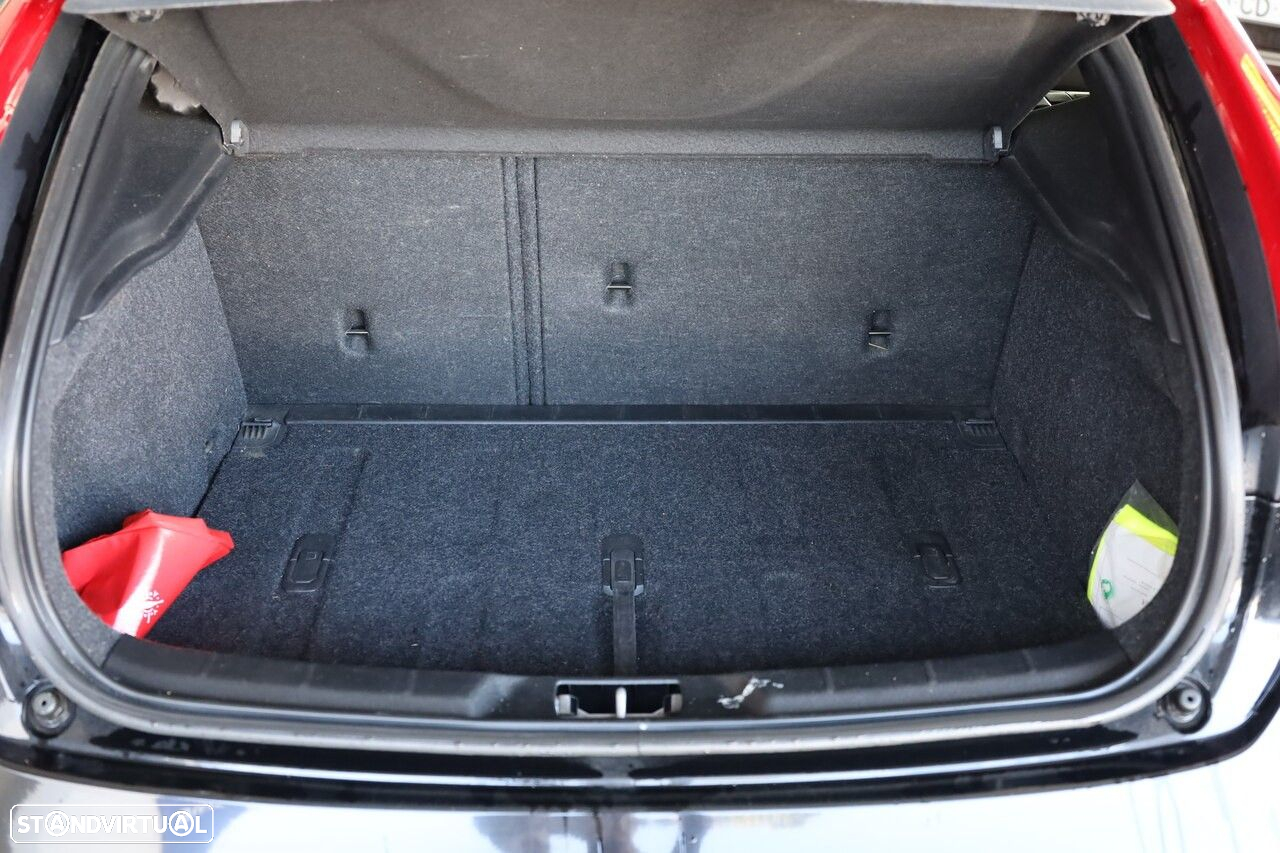 Volvo V40 2.0 D2 Momentum Geartronic - 17