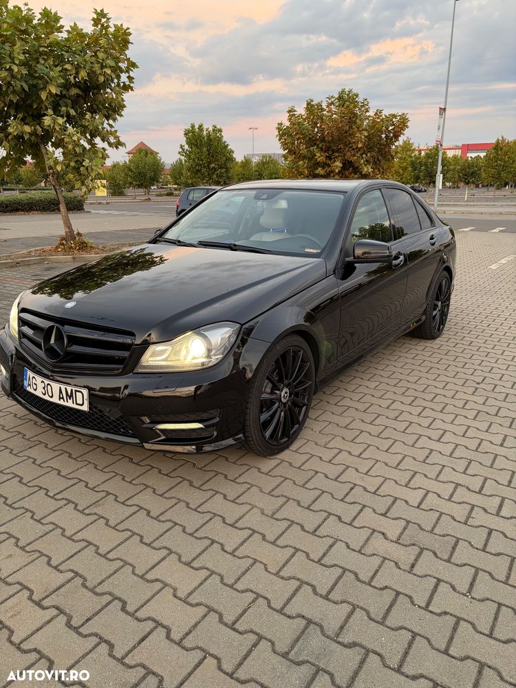 Mercedes-Benz C - 12