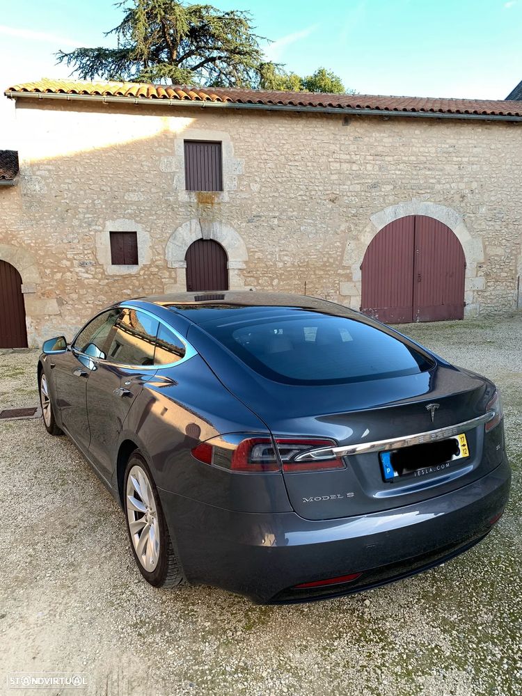 Tesla Model S - 3