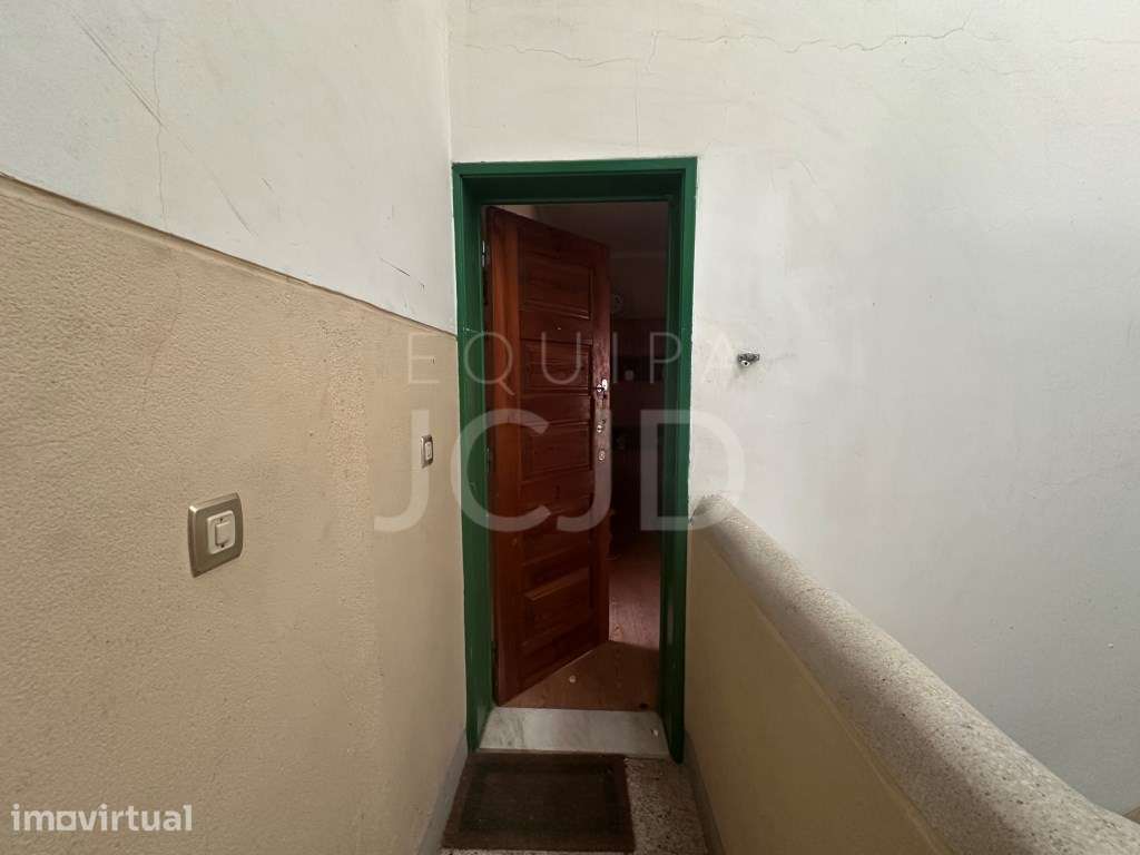 Apartamento T2 com Excelente Potencial | Santa Clara | Lisboa - Grande imagem: 2/22