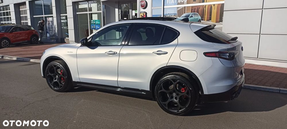 Alfa Romeo Stelvio 2.0 Turbo 16V AT8-Q4 Veloce - 4