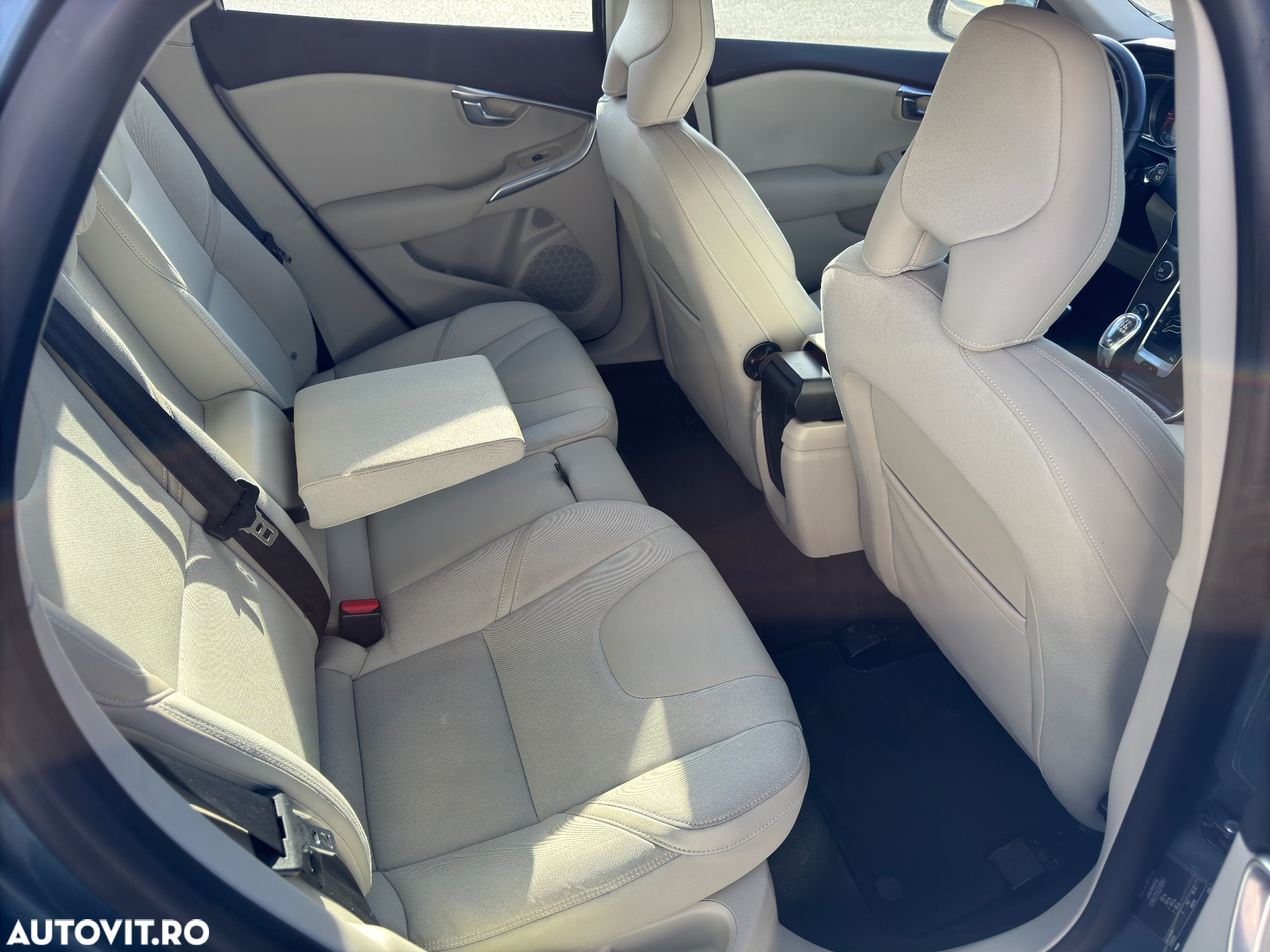 Volvo V40 D3 Summum - 6