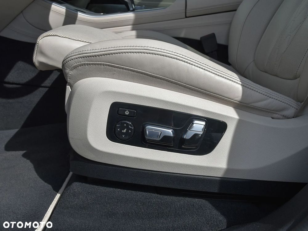 BMW X5 M50i - 12