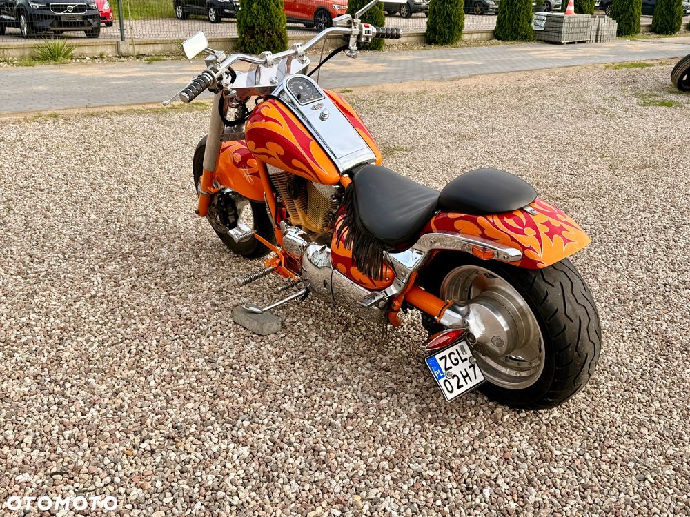 Suzuki Intruder - 2