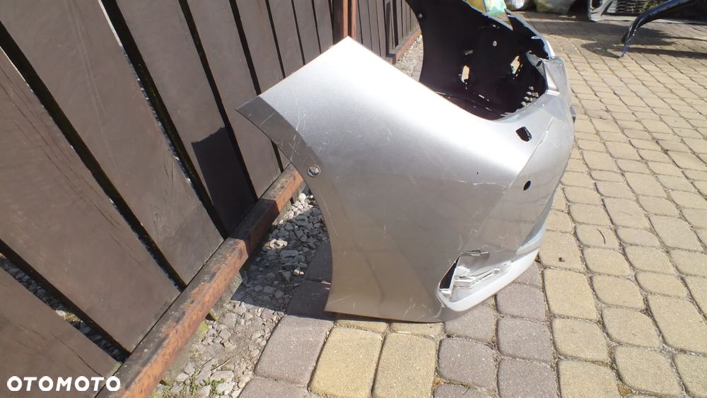 Zderzak przedni Toyota Corolla E21 sedan - 3