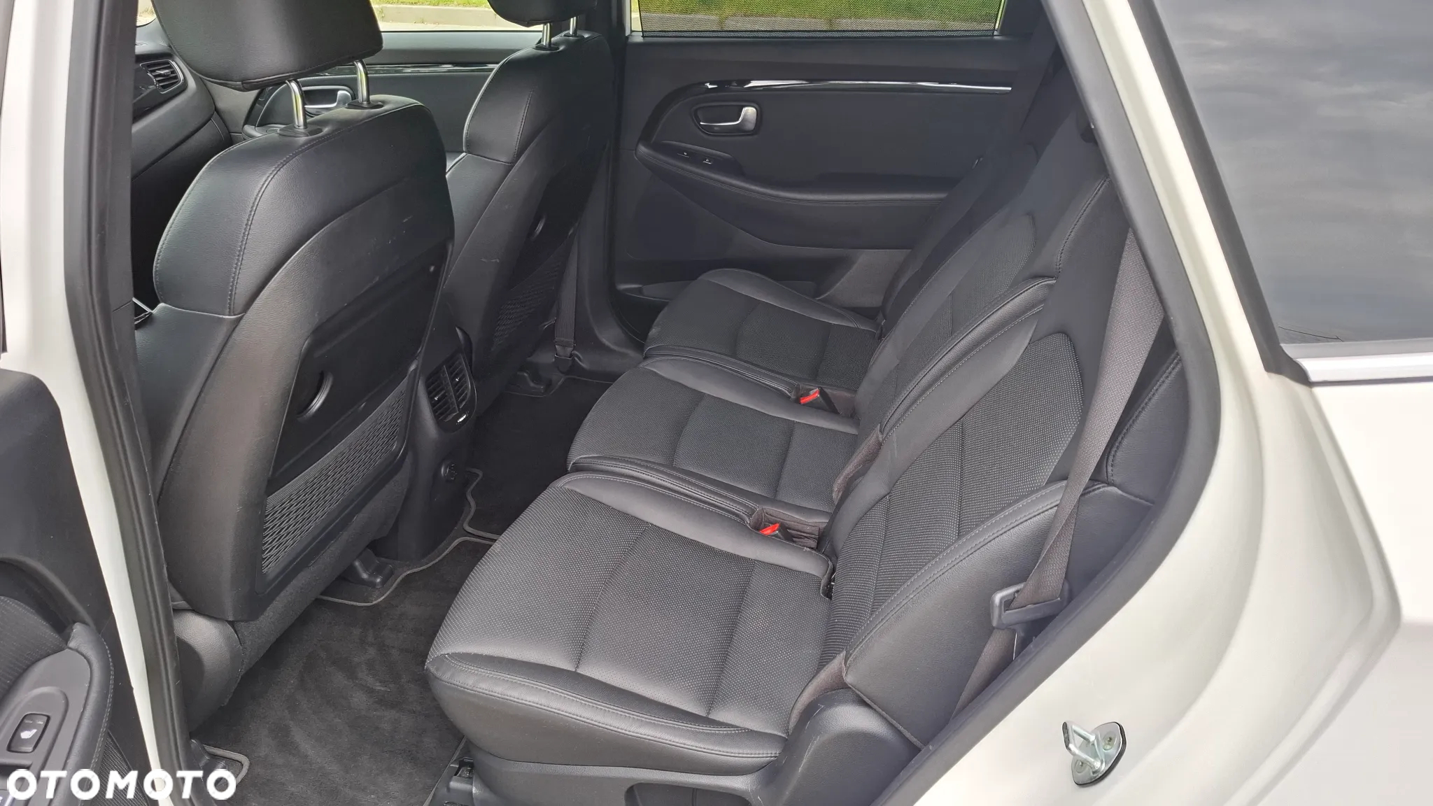 Kia Carens 1.7 CRDi Business Line 7os 7DCT - 12