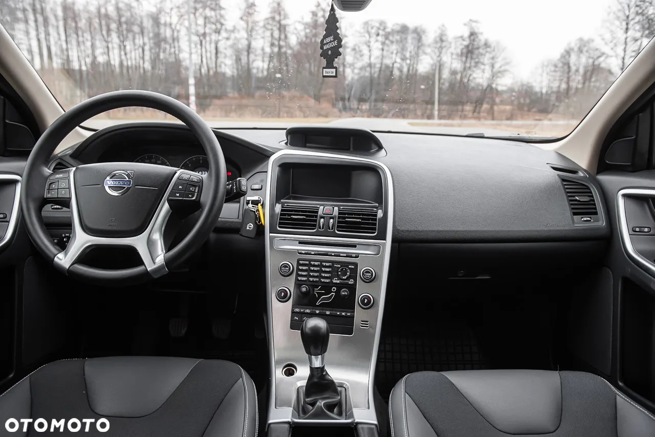 Volvo XC 60 2.4D AWD RDesign - 24