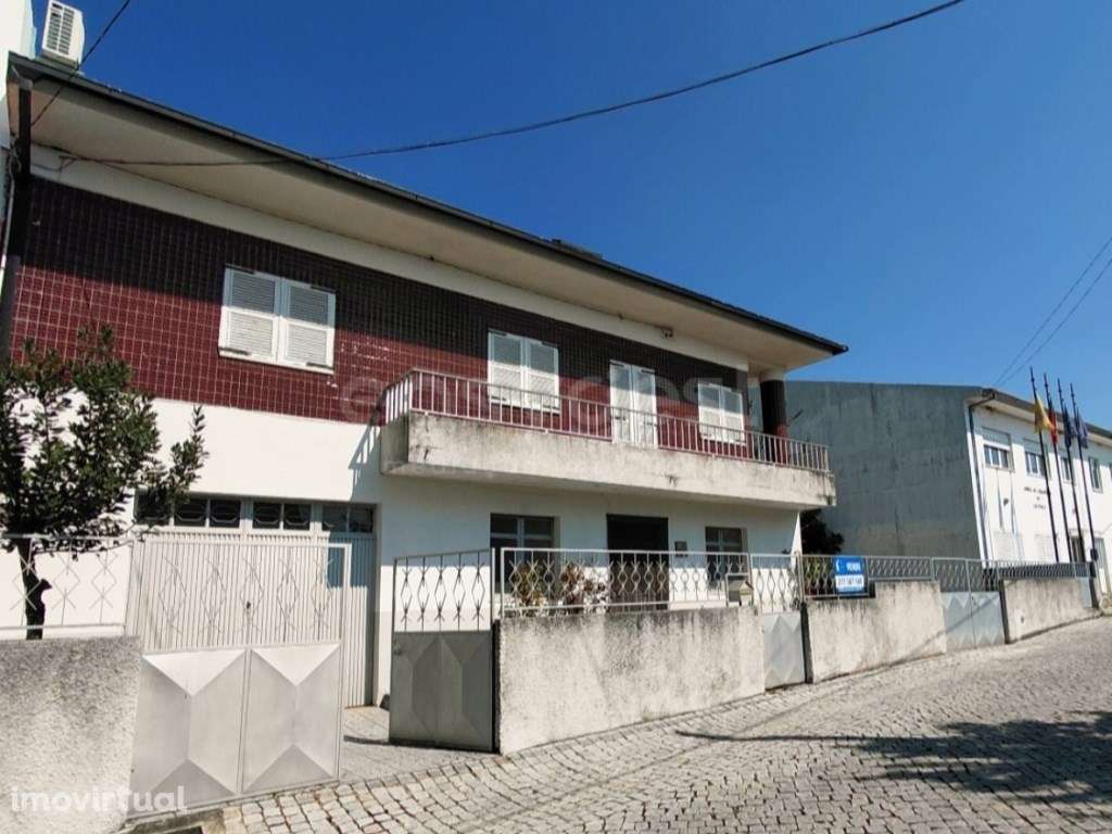 Moradia duplex espaçosa com 5 quartos e varanda - Lagoaça - Grande imagem: 3/30