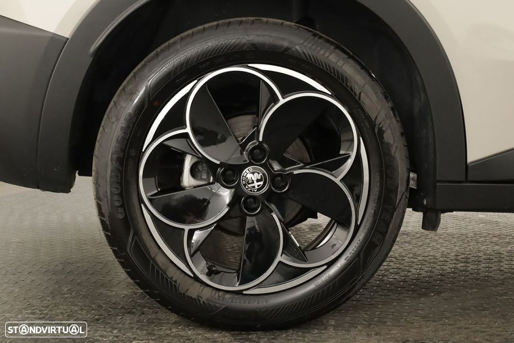 Alfa Romeo Junior Elletrica 50 kWh - 5