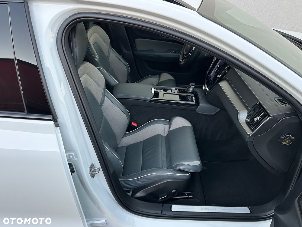 Volvo V60 T6 AWD Recharge Geartronic RDesign - 27