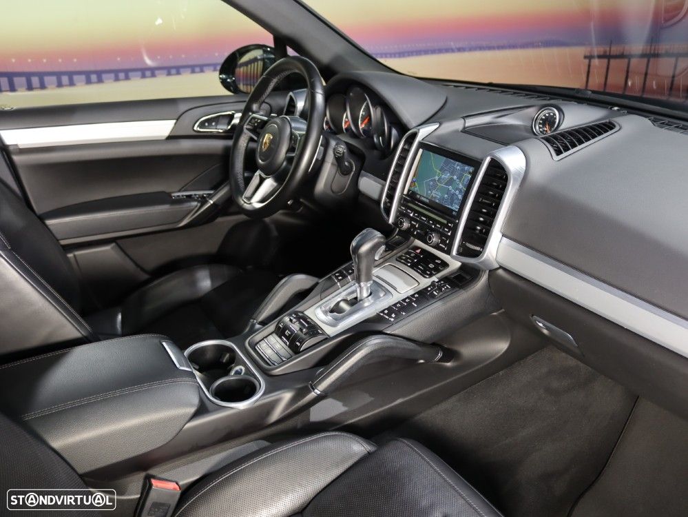 Porsche Cayenne Platinum Edition - 18