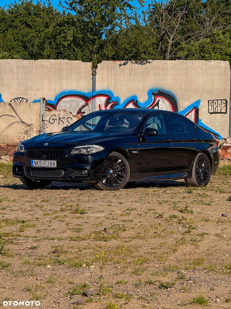 BMW Seria 5 550i xDrive - 1