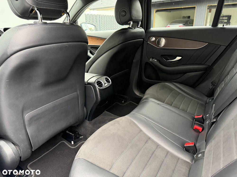 Mercedes-Benz GLC 300 4Matic 9G-TRONIC AMG Line - 30
