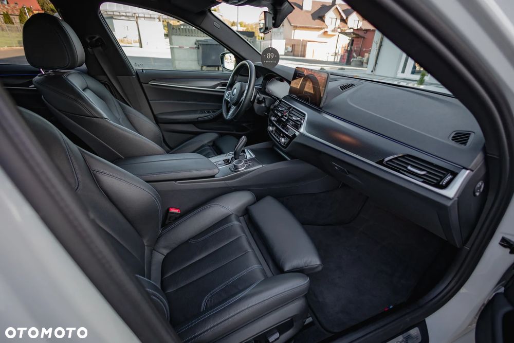 BMW Seria 5 530d xDrive mHEV sport - 17