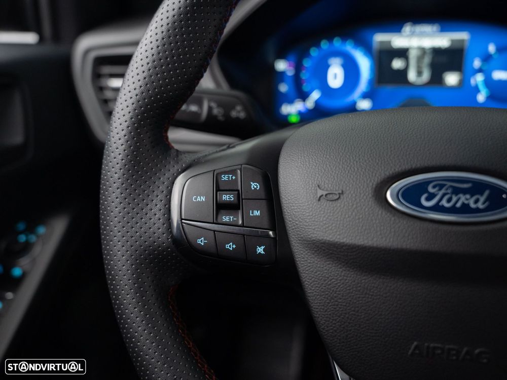 Ford Focus 1.0 EcoBoost MHEV ST-Line X - 22