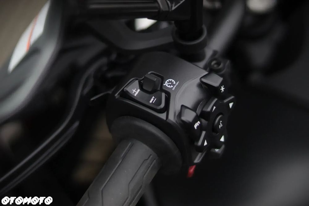 CFMoto MT - 9