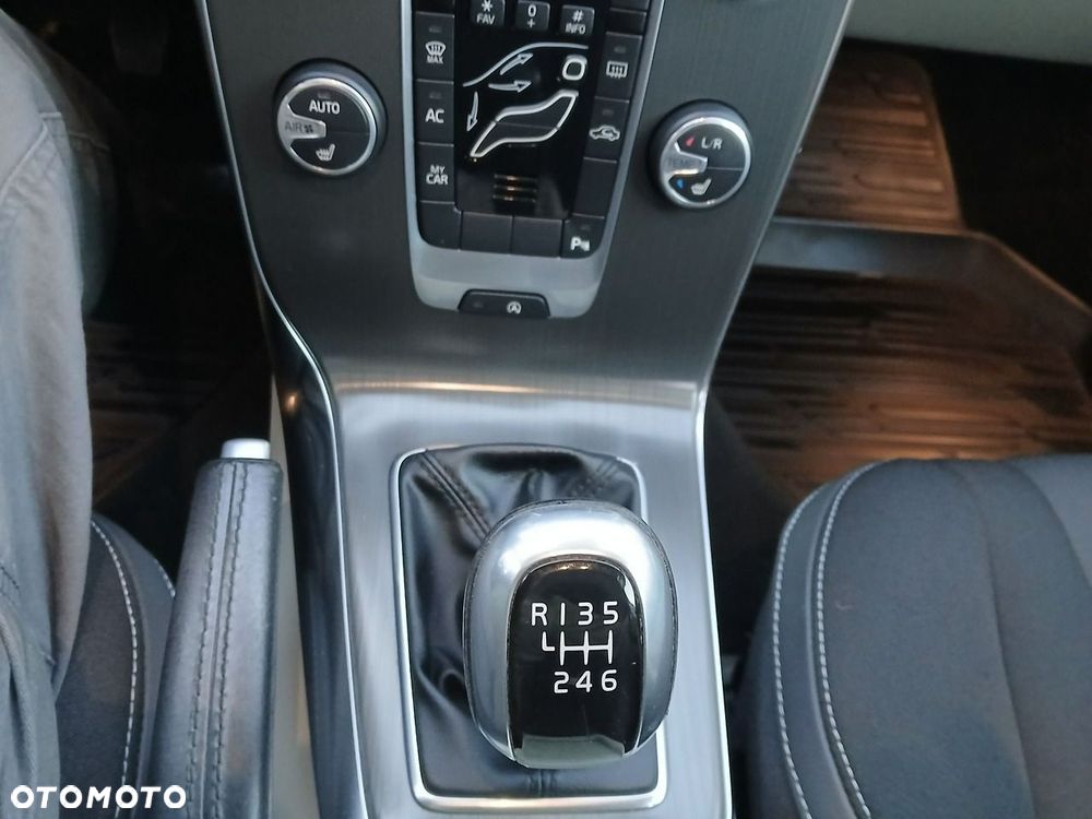 Volvo V40 - 23