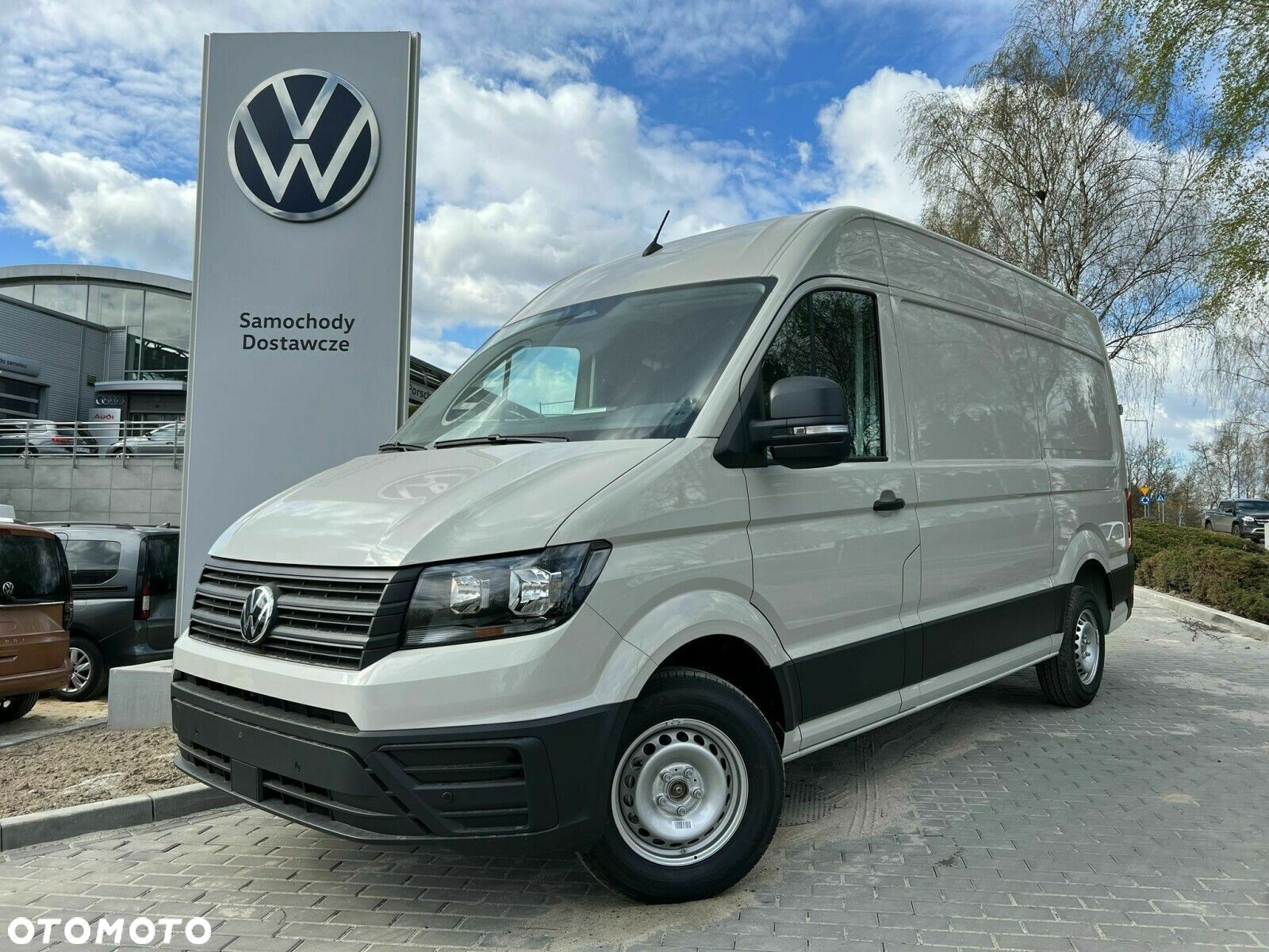 Volkswagen Crafter Crafter 35 Furgon z wysokim dachem silnik: 2,0 l EU6 SCR 140 KM / skrzynia biegów: automatyczna 8-biegowa rozstaw osi: 3640 mm - 1