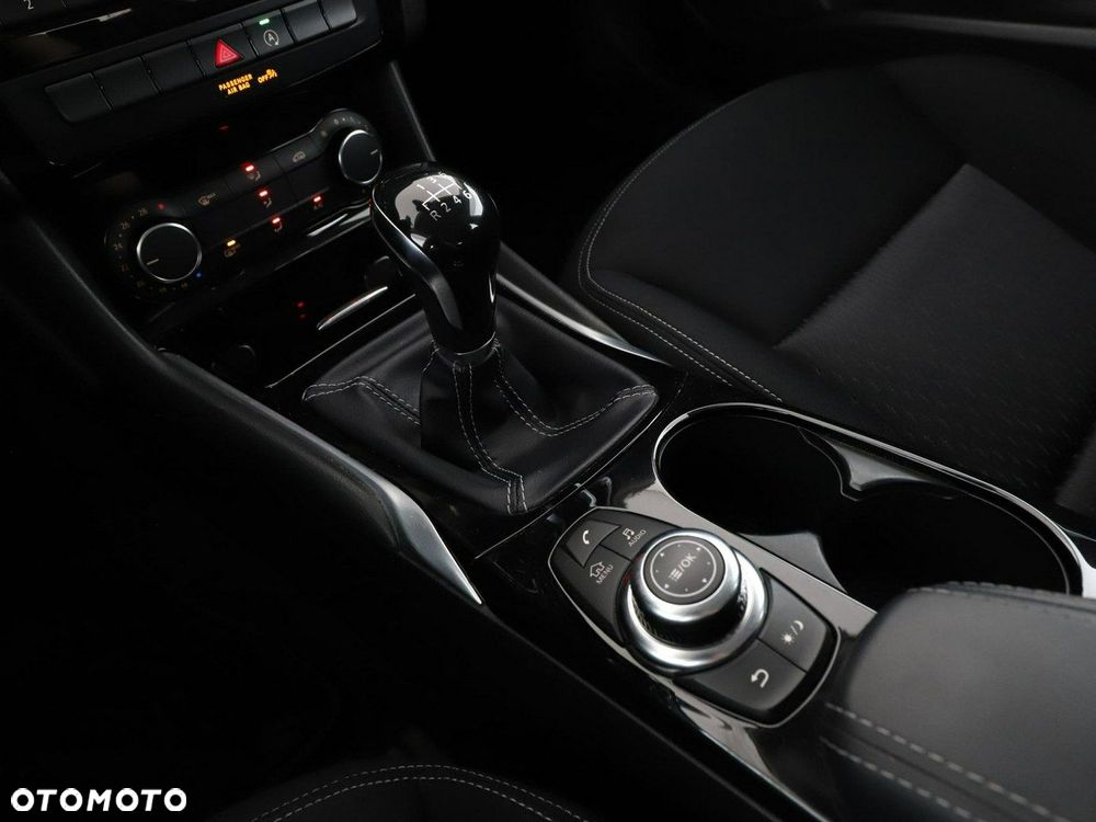 Infiniti Q30 - 28