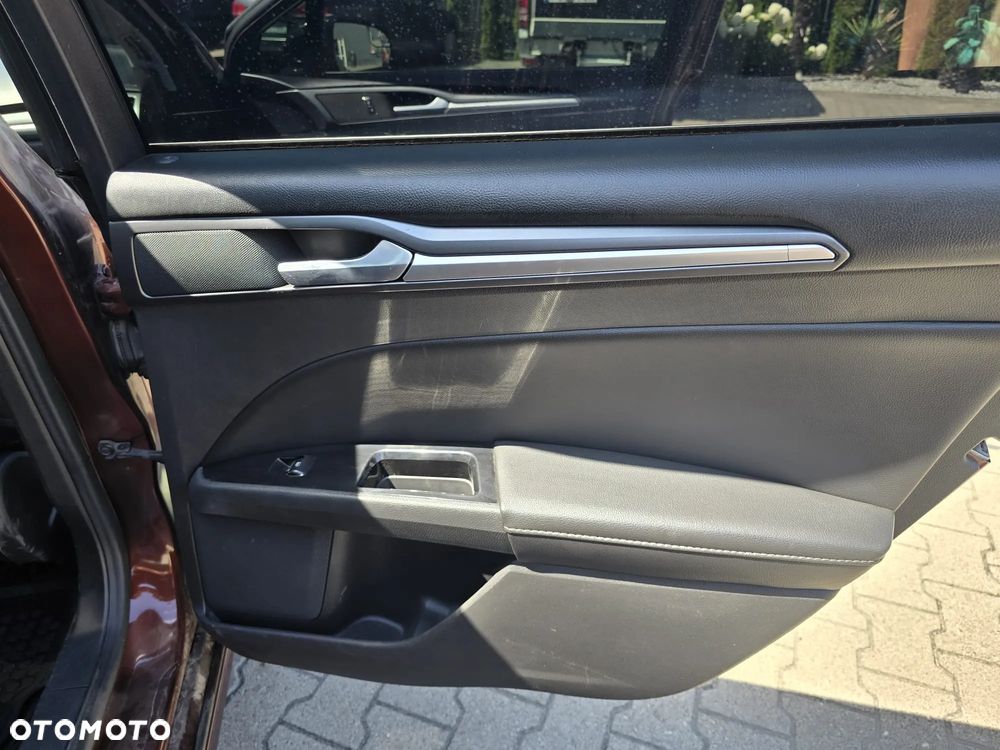 Ford Fusion - 10