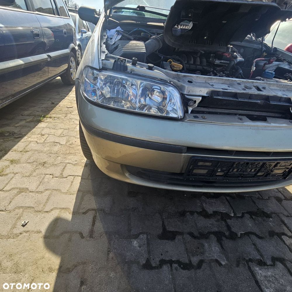 FIAT ALBEA, kareta (sedan) 2003r 1,3 B 59 kW / 80KM  pojazd na części: maska, zderzak, drzwi, szyby, lusterka, chłodnica ... - 6