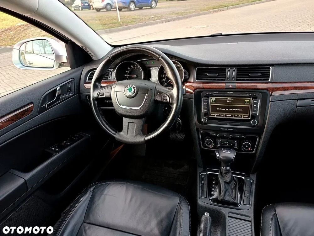 Skoda Superb 2.0 TDI DSG Exclusive - 30