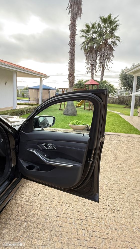 BMW 320 e Pack Desportivo M Auto - 24