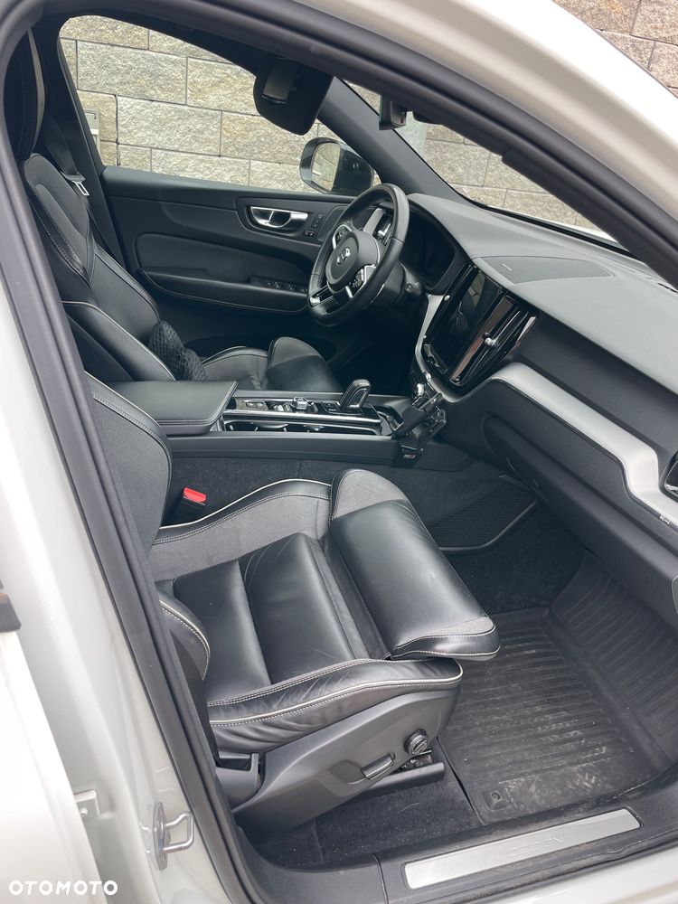 Volvo XC 60 B5 D AWD R-Design - 9