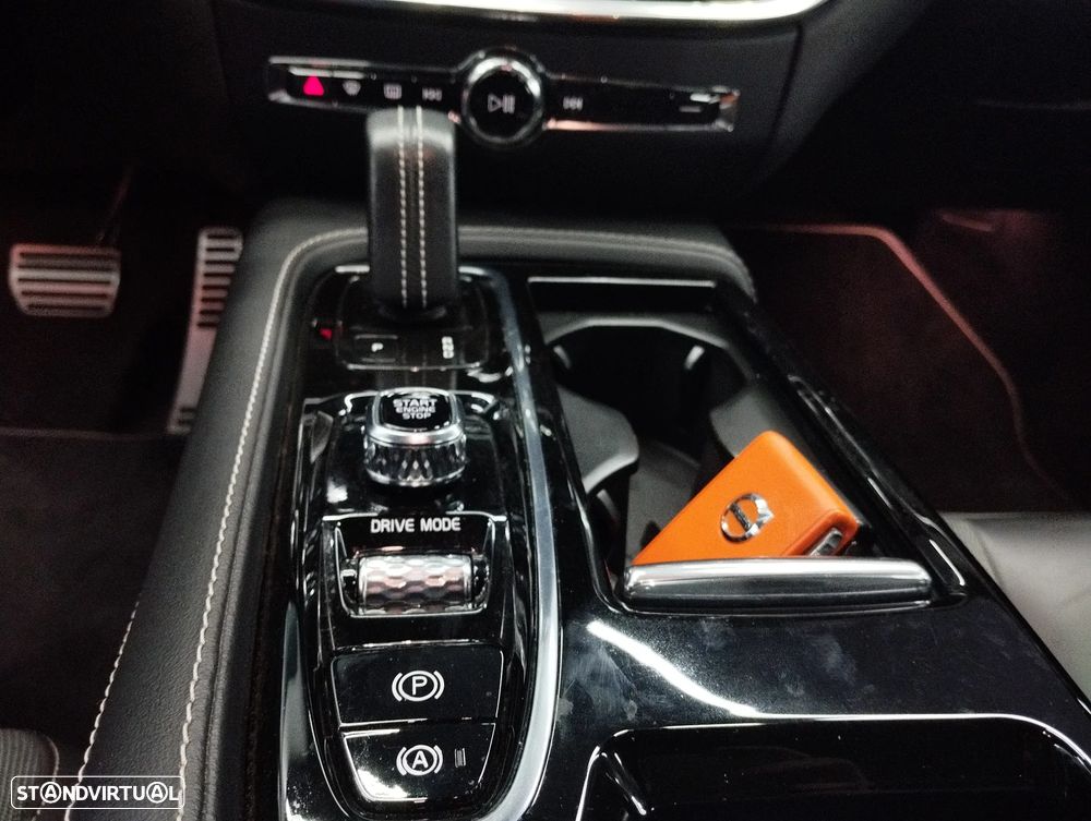 Volvo S60 2.0 T8 PHEV R-Design AWD - 30