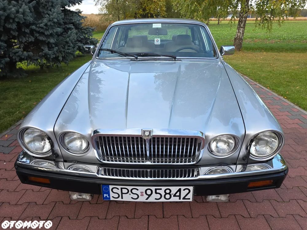 Jaguar XJ - 18