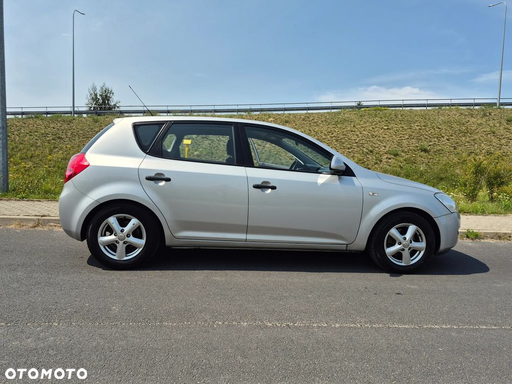 Kia Ceed - 6