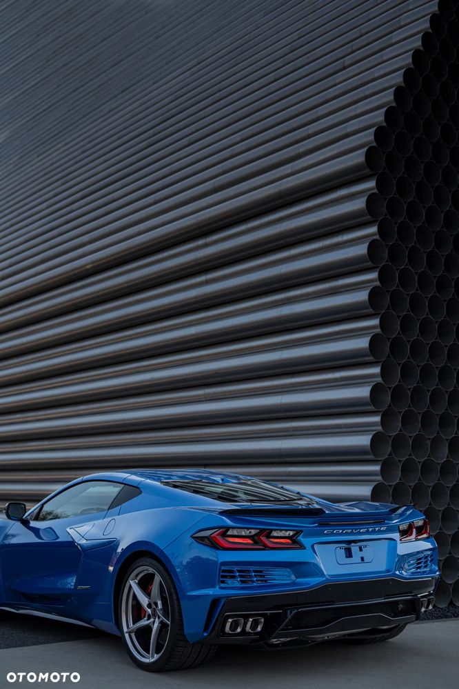 Chevrolet Corvette - 5