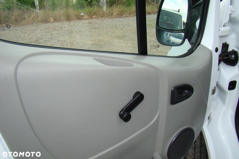 Opel Vivaro - 8