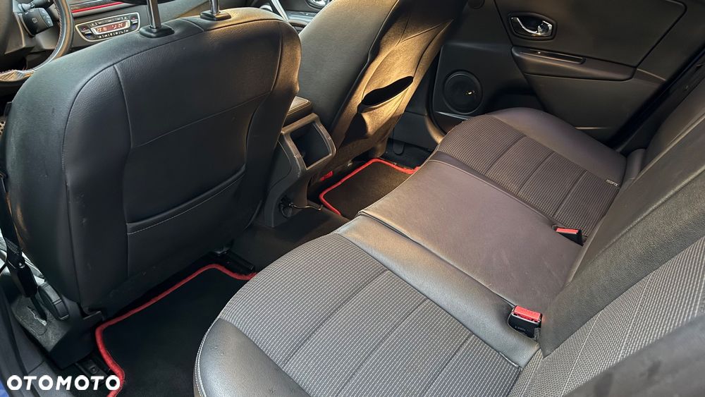 Renault Megane TCe 180 GT - 28