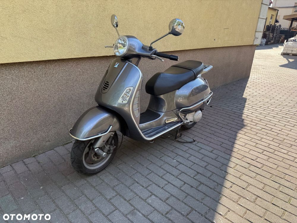 Vespa Grantourismo - 16