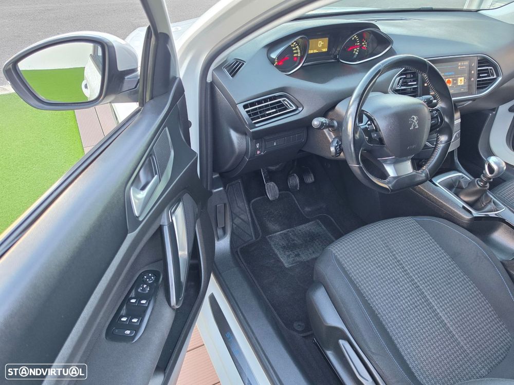 Peugeot 308 SW 1.5 BlueHDi Style - 22