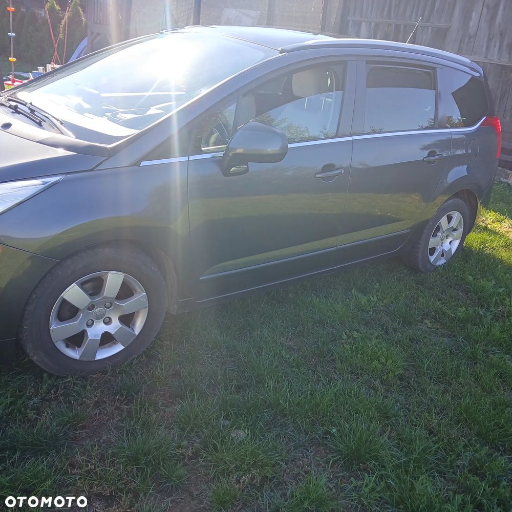 Peugeot 5008 2010 photo 2