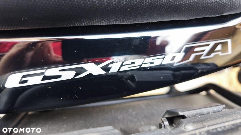 Suzuki GSX - 12