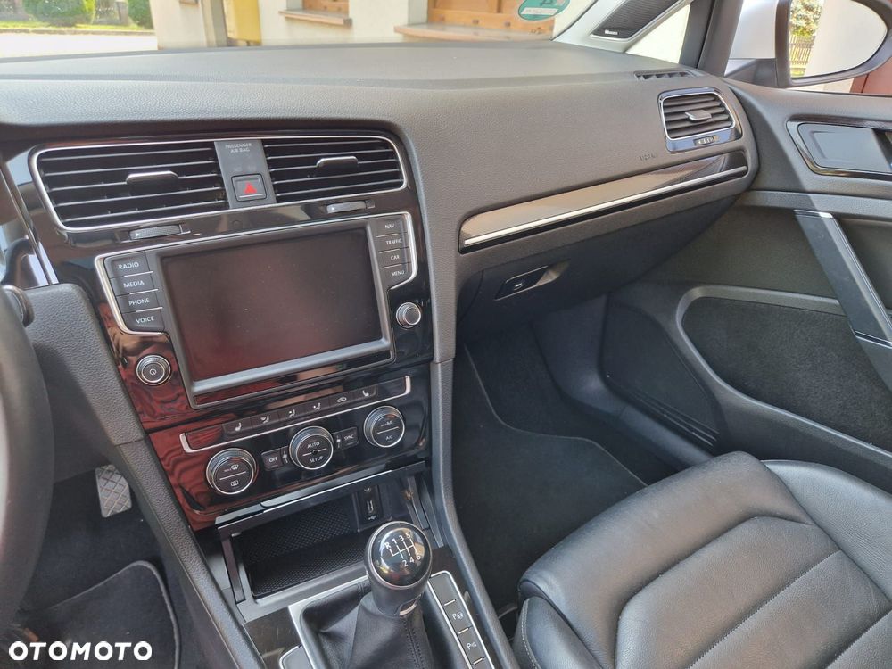 Volkswagen Golf - 22