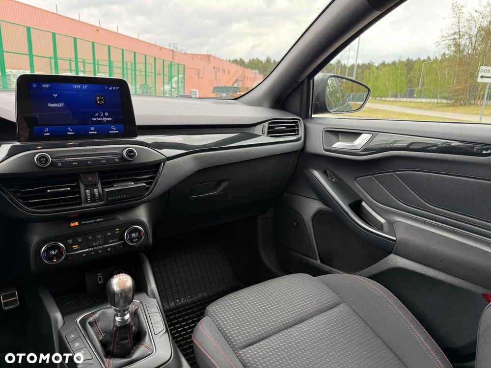 Ford Focus 1.5 EcoBoost ST-Line - 25