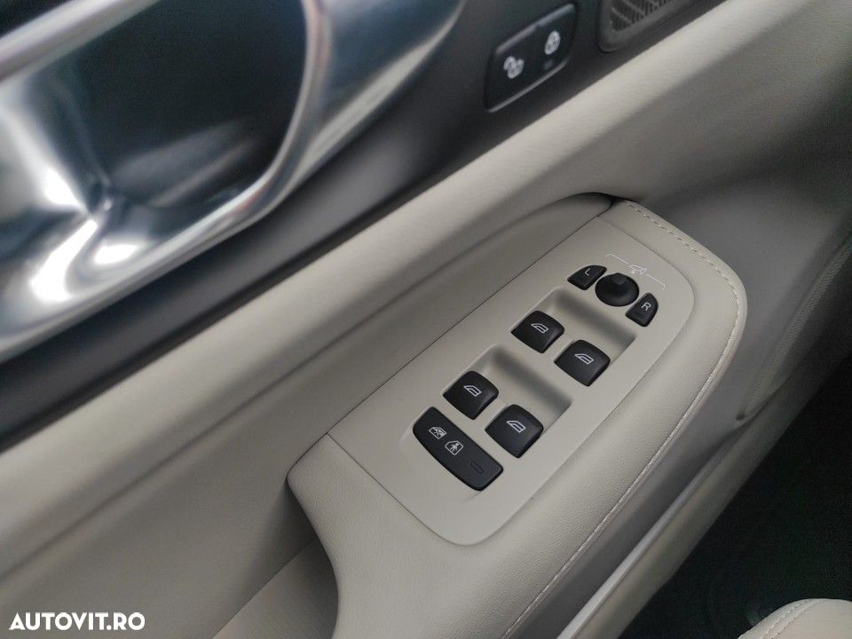 Volvo V60 B4 MHEV AT Plus Dark - 12