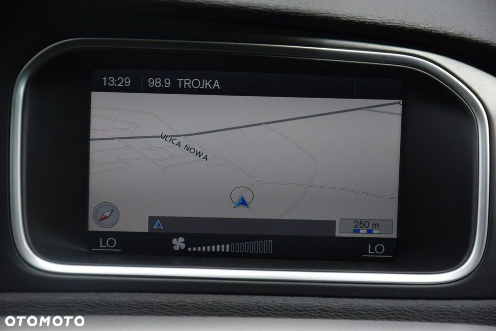 Volvo V40 Cross Country D2 Momentum - 34
