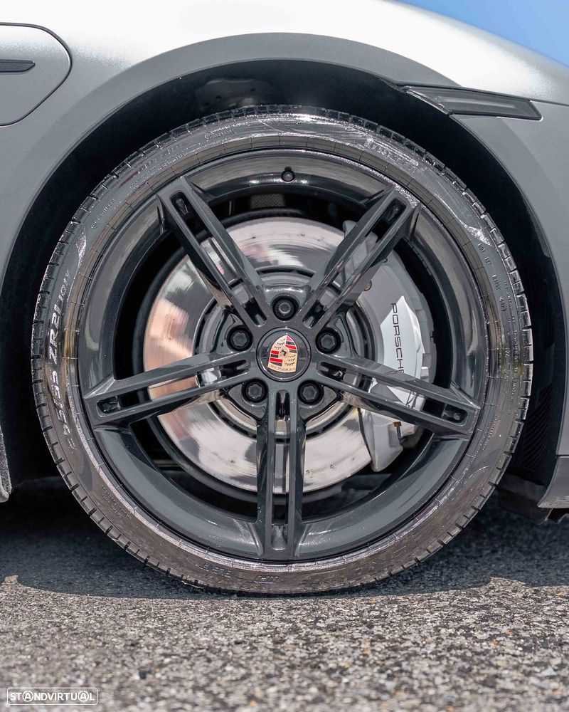 Porsche Taycan Turbo - 8
