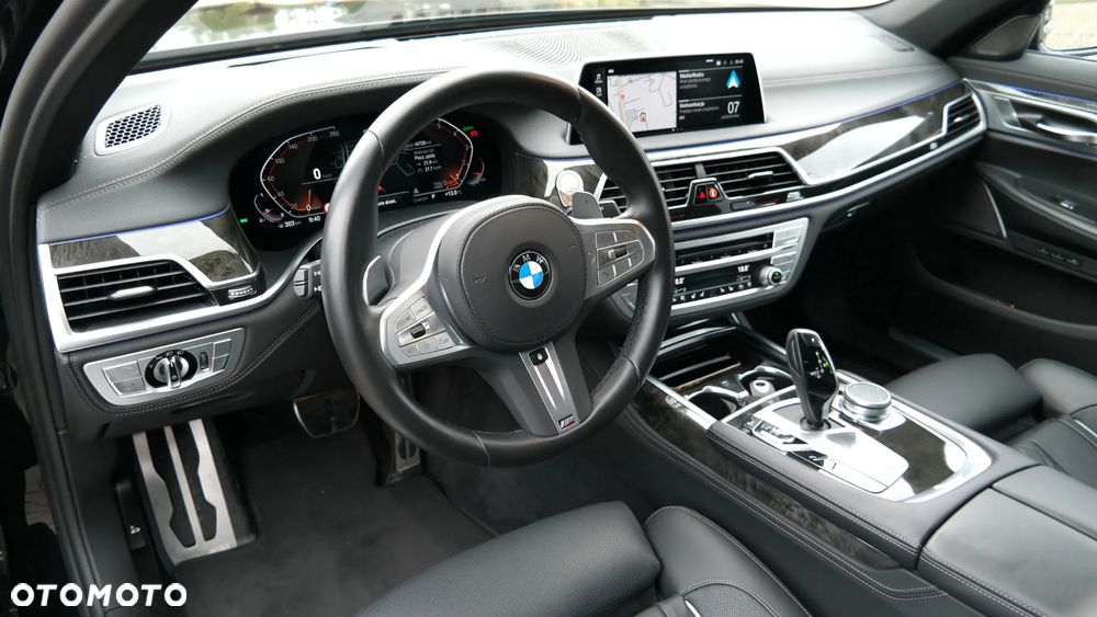 BMW Seria 7 750i xDrive sport - 24