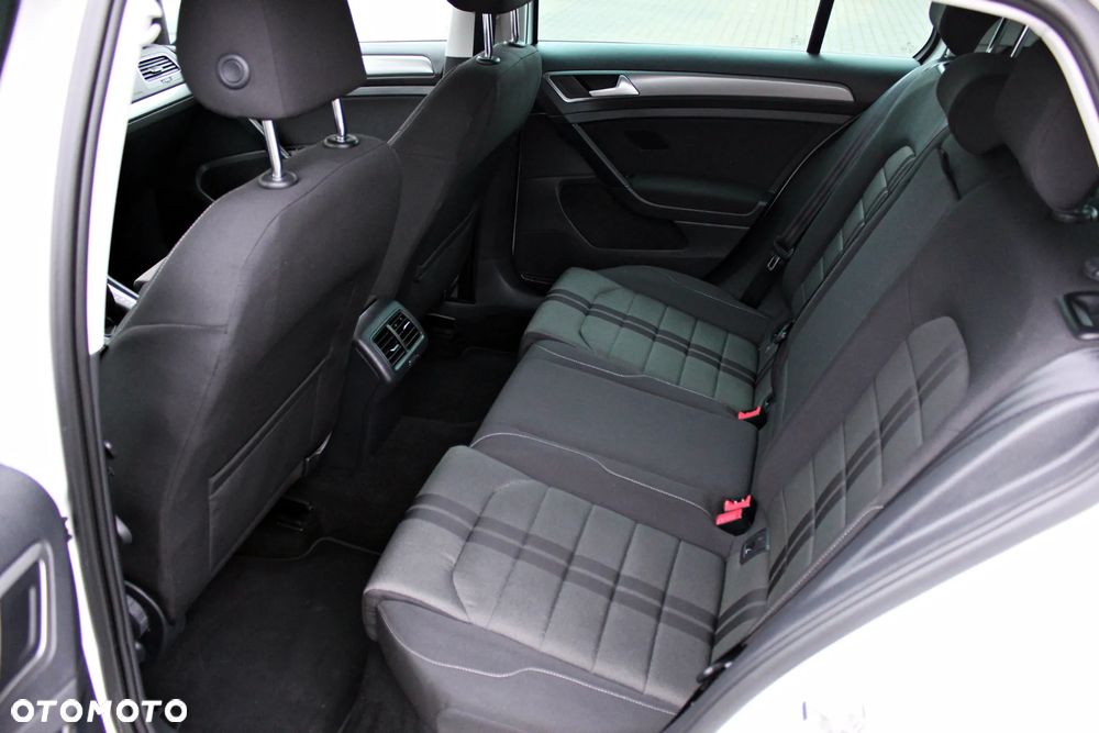 Volkswagen Golf - 11