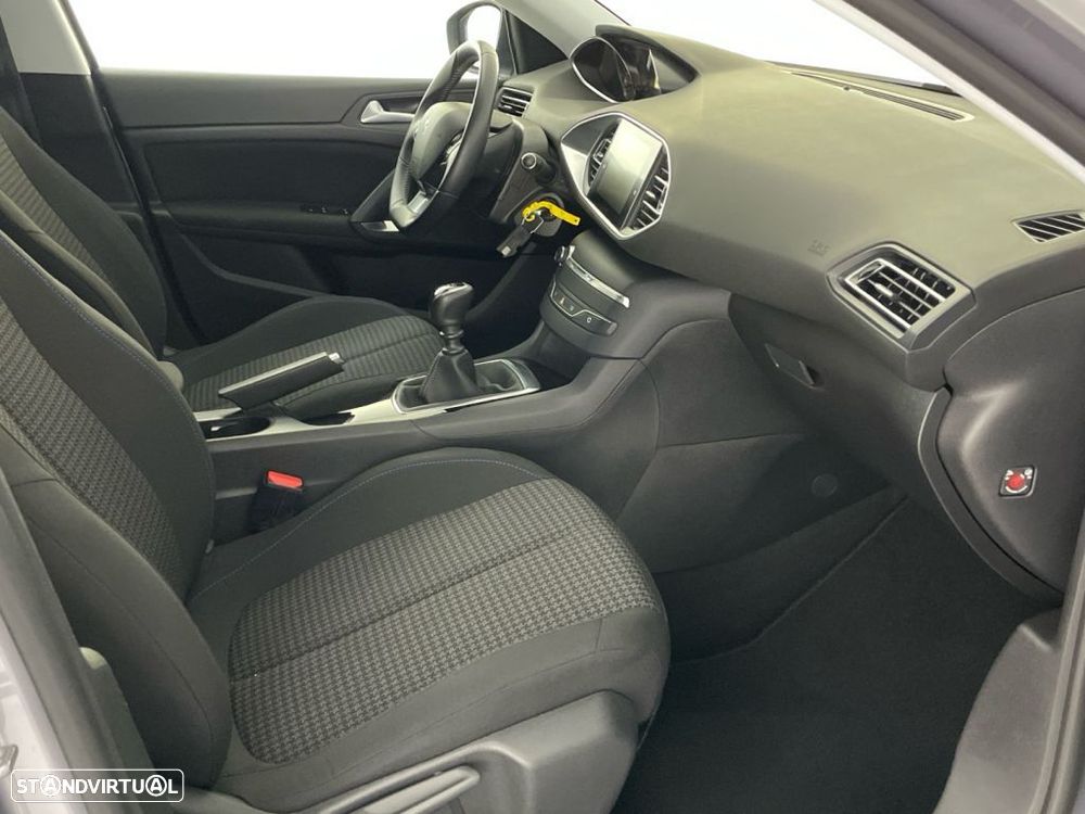 Peugeot 308 1.2 PureTech Style — fotografia 21