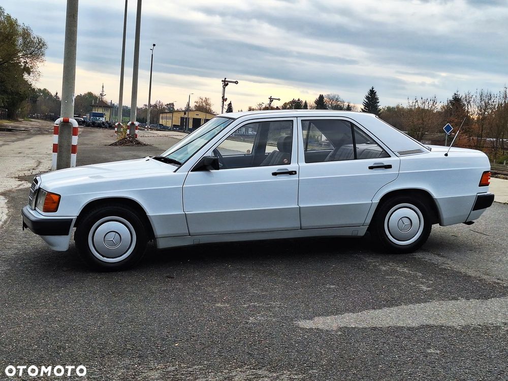 Mercedes-Benz W201 (190) - 13