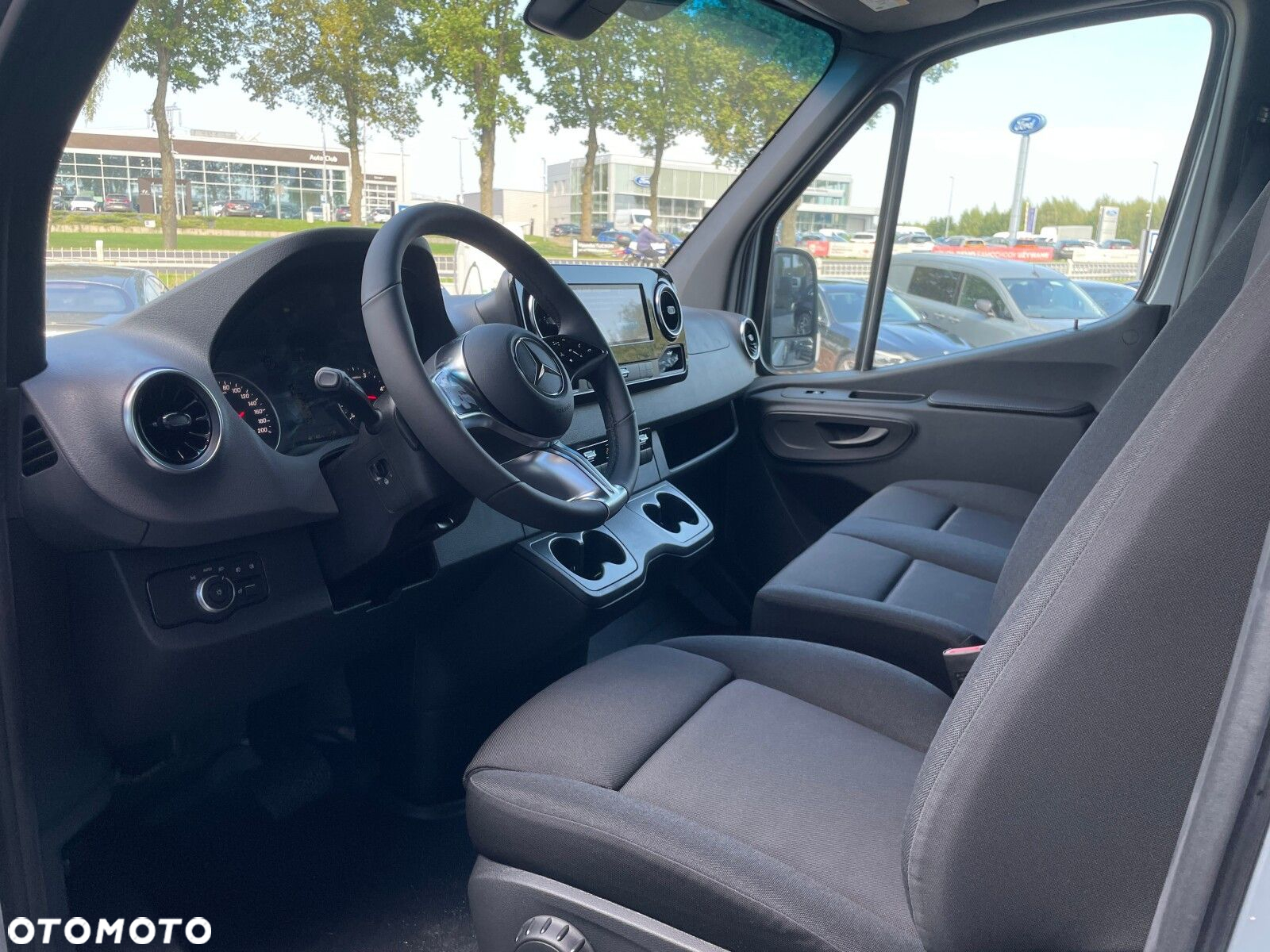 Mercedes-Benz Sprinter 319 CDI kamera 360 Reflektory LED - 11